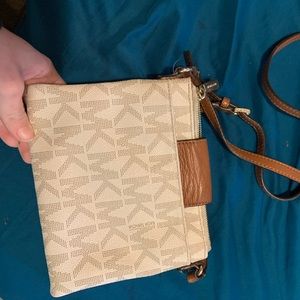 Michael khors white and gray crossbody bag